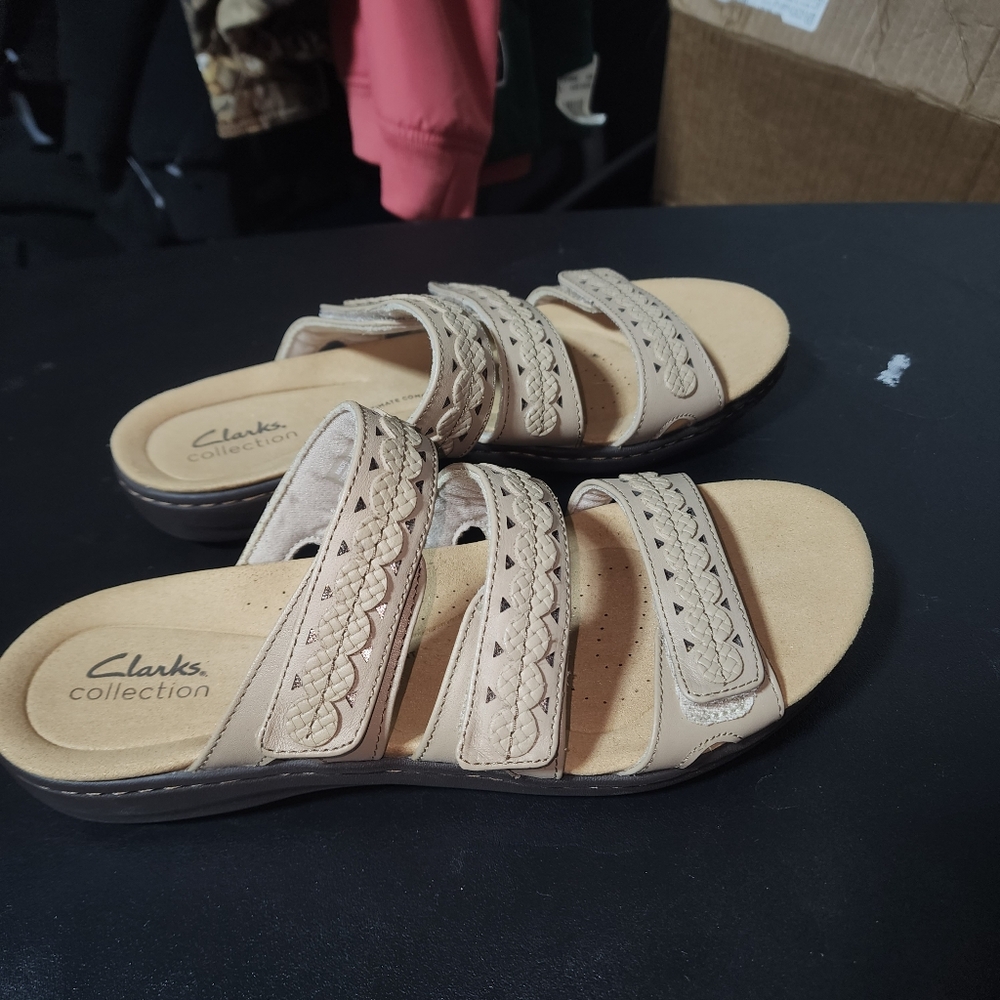 CLARKS EUC WOMENS SZ 8.5M LAURIEANN COVE SUEDE SLIPON SANDALS